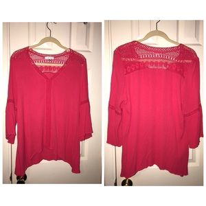 FLOWY TOP WITH SLEEVES